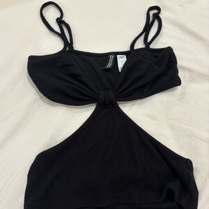 Divided back cutout going out top